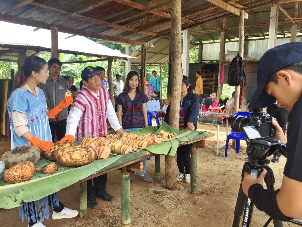 ร่วมบันทึกเทปโทรทัศน์จัดทำรายการ 