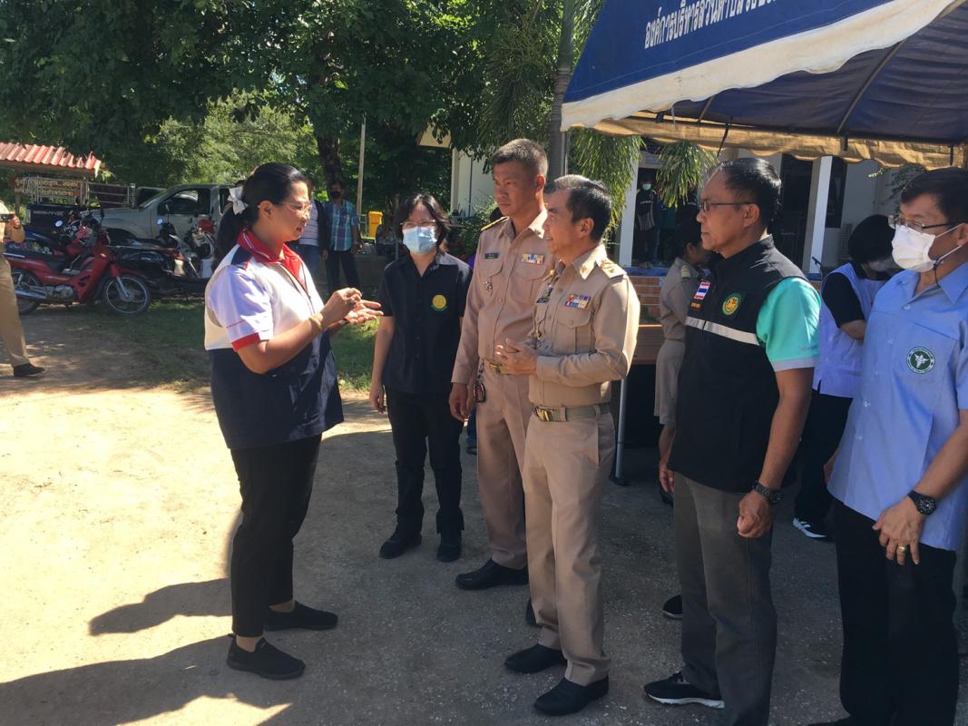 ร่วมลงพื้นที่มอบสิ่งของช่วยเหลือผู้ประสบอุทกภัยในพื้นที่ ต. โป่งแดง และ ต. วังประจบ อ.เมืองตาก จังหวัดตาก