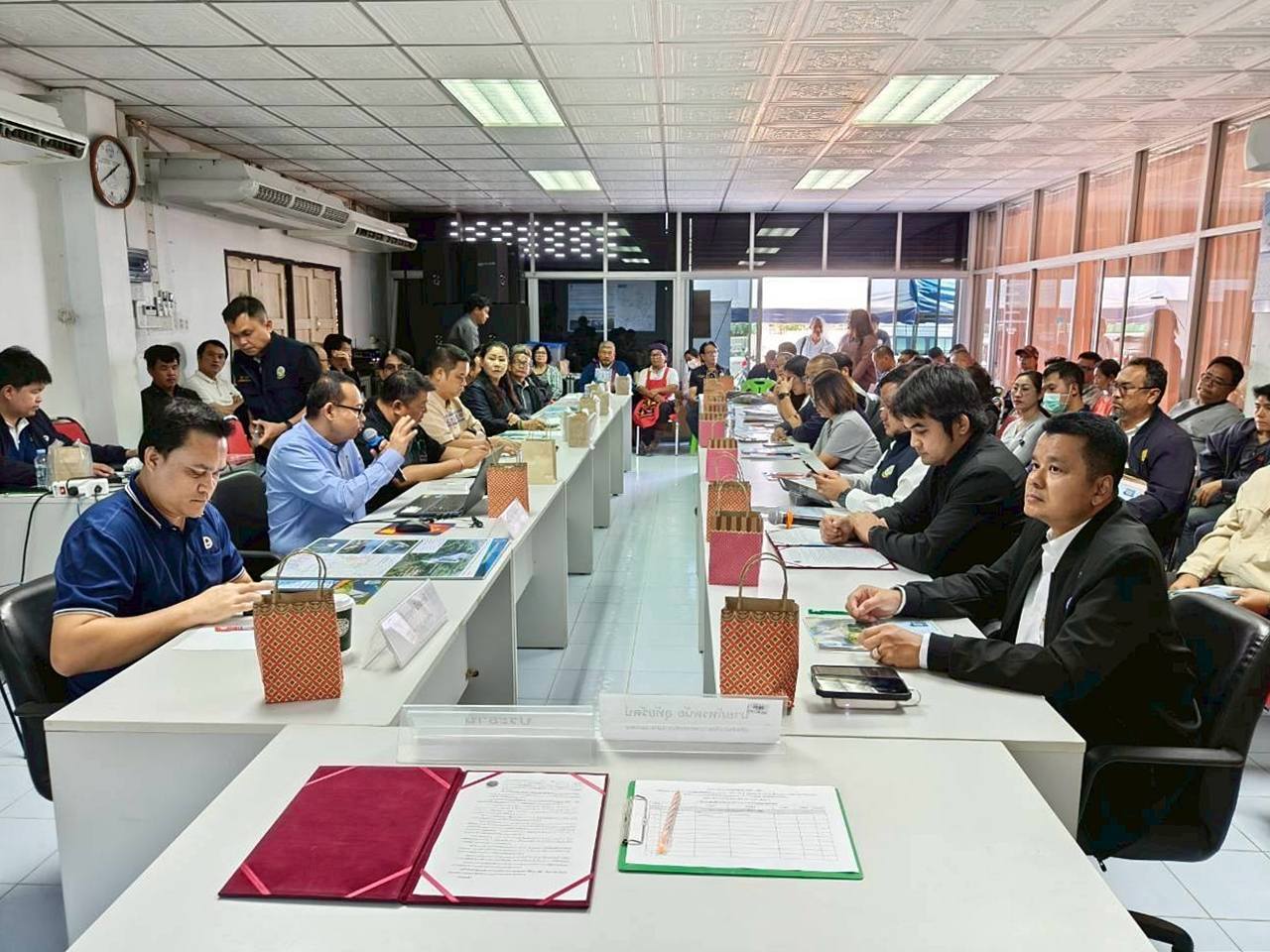 การประชุมกลุ่มย่อย ครั้งที่ 2 เวทีที่ 1 งานจ้างสำรวจ ออกแบบ โครงการเขตพัฒนาเศรษฐกิจพิเศษตาก จำนวน 2 โครงการ คือ (1) โครงการอ่างเก็บน้ำห้วยอุ้มเปี้ยมตอนบน ตำบลคีรีราษฎร์ อำเภอพบพระ จังหวัดตาก และ (2) โครงการอ่างเก็บน้ำห้วยแม่ละเมาตอนกลาง ตำบลด่านแม่ละเมา อ